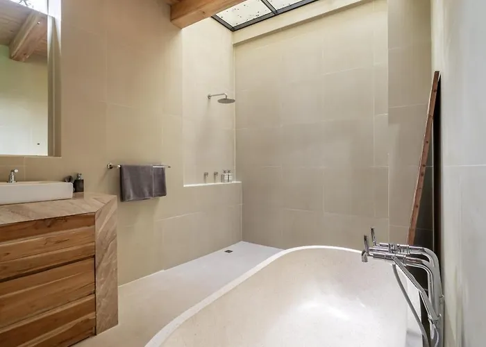 Simba 4 Bedroom Walking Distance To The * Canggu